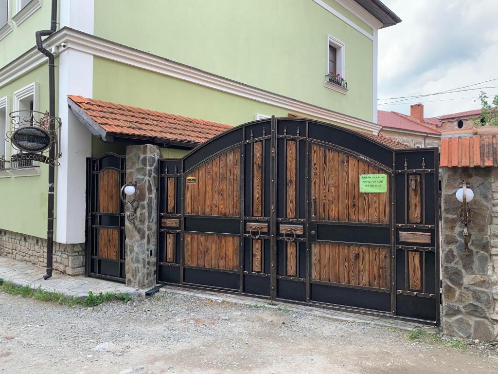 Budova, kde se penzion – hostinec nachází