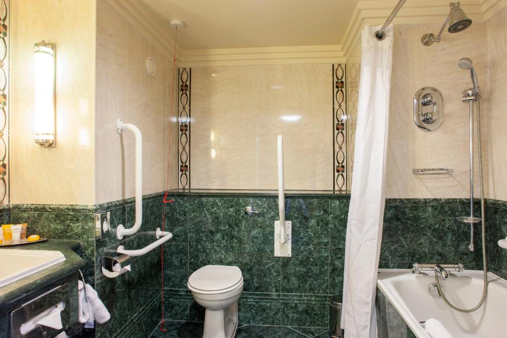 Crowne Plaza Liverpool - John Lennon Airport, an IHG Hotel - Standard Double Room With Two Double Beds - Disability Access