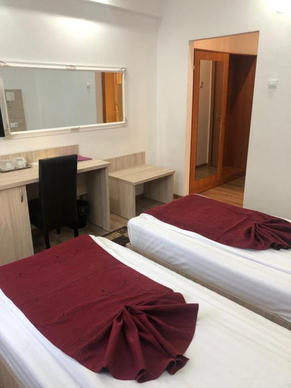 
Un pat sau paturi într-o cameră la Hotel Bulevard Prestige
