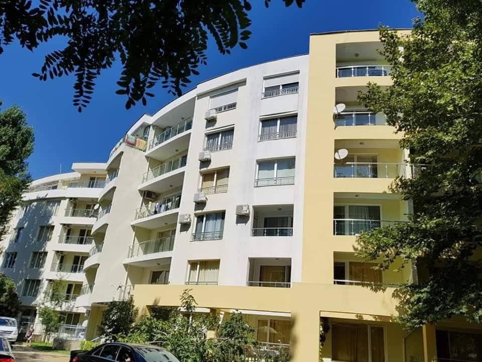 Budova, kde se aparthotel nachází