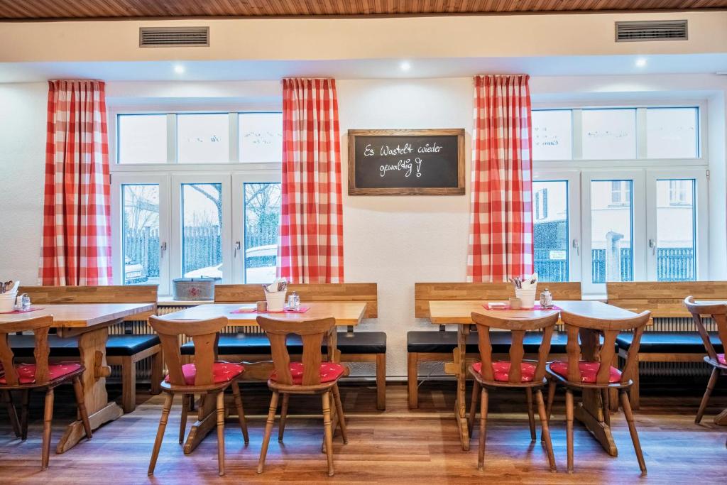 Reštaurácia alebo iné gastronomické zariadenie v ubytovaní Gasthof Wastlwirt