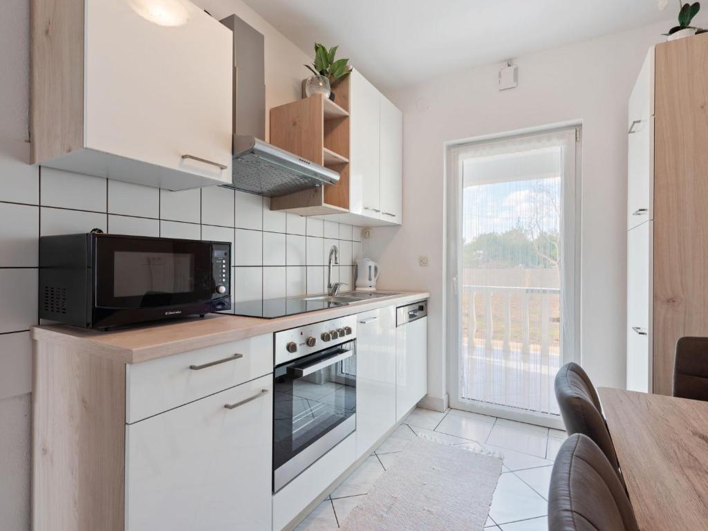 Fotografia z galérie ubytovania Quaint Apartment in Vir with Sea Beach Nearby vo Viry