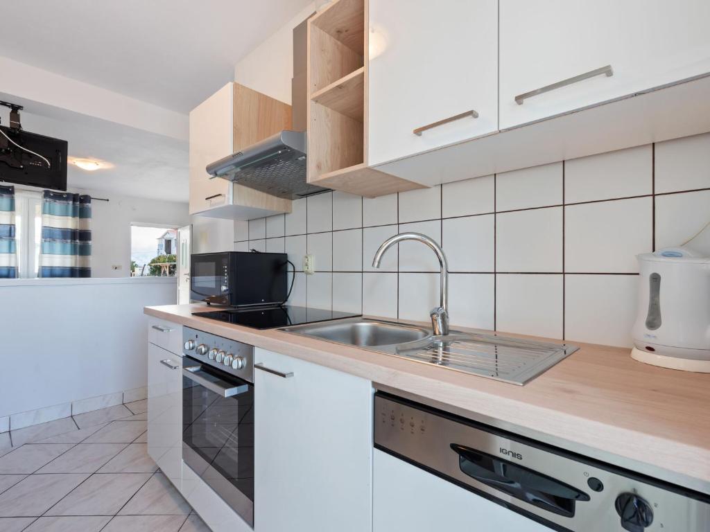 Fotografia z galérie ubytovania Quaint Apartment in Vir with Sea Beach Nearby vo Viry