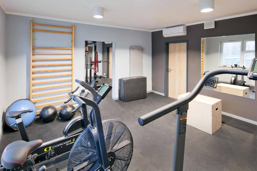 Posilňovňa alebo fitness centrum v ubytovaní o3Hotel