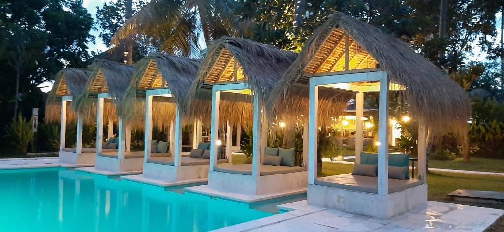 Bazén v ubytování The Forty Eight Resort Candidasa nebo v jeho okolí