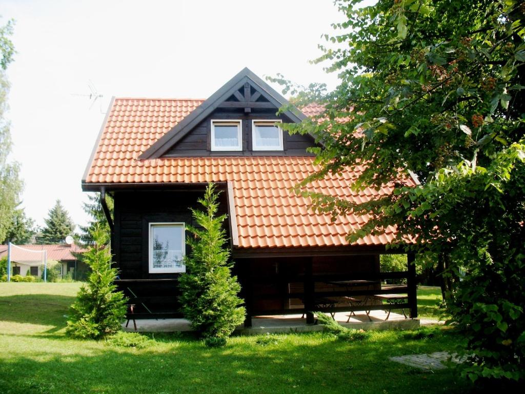 a small house with an orange roof at Ośrodek Szeligi in Ełk