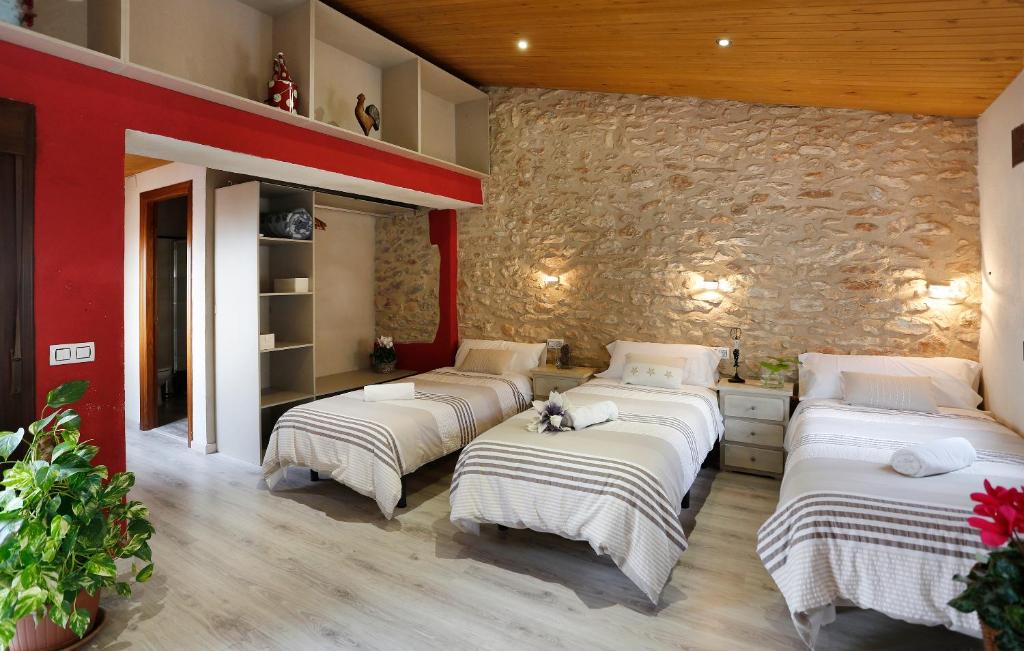 A bed or beds in a room at Cal Vibo