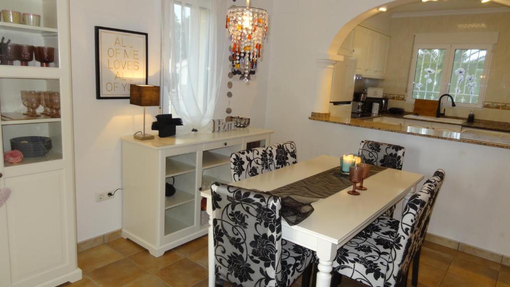 A kitchen or kitchenette at Estrella