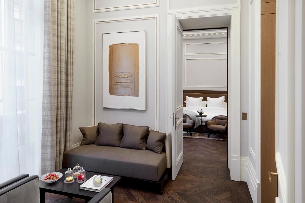 
Deluxe Suite with private access to Jacuzzi, Sauna and Hamman
