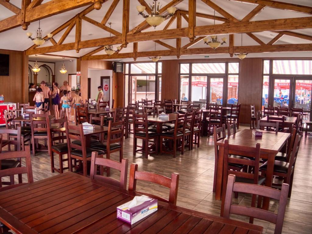 Restaurace v ubytování Pensiunea Lebada