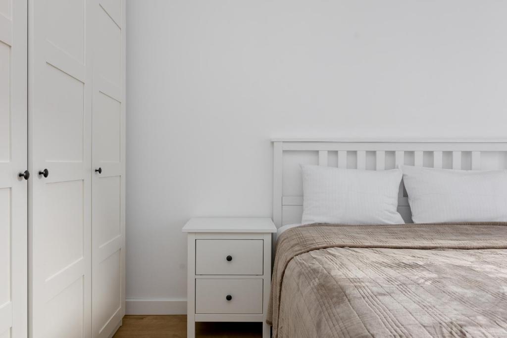 Postel nebo postele na pokoji v ubytování Rozłogi Sunny Apartment