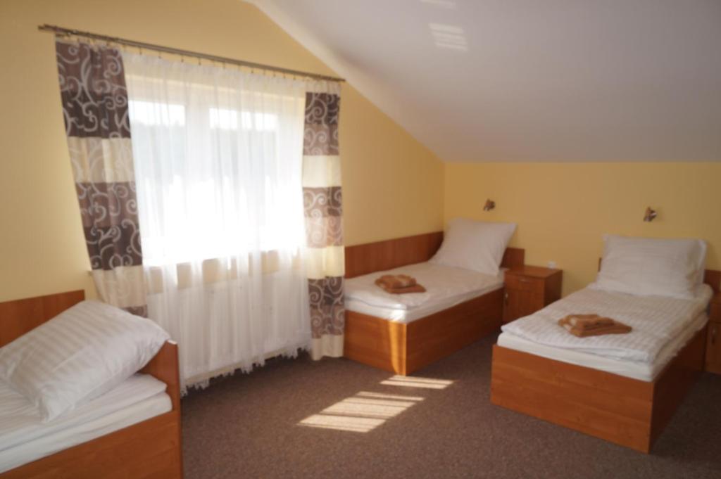 Łóżko lub łóżka w pokoju w obiekcie Hotel-Restauracja-Bar Rudka