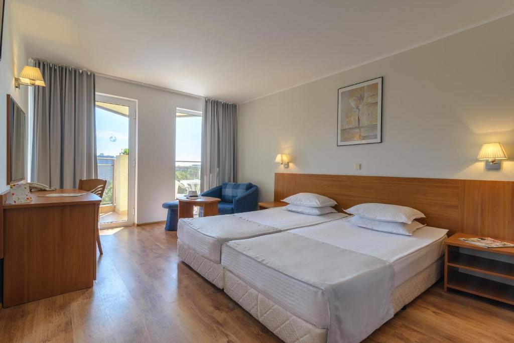 Superior Twin Room with Pool or Park View and balcony (2 adults + 1 child up to 11.99 years old)