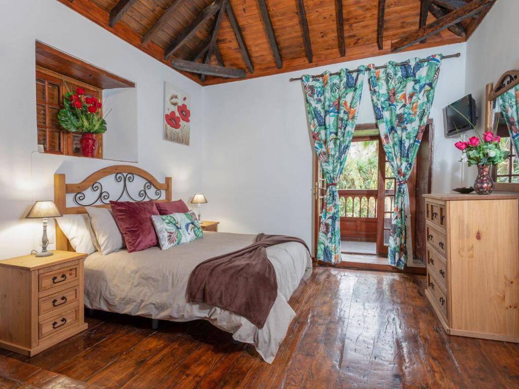 Postel nebo postele na pokoji v ubytování Chalet Villa Torrita by Interhome