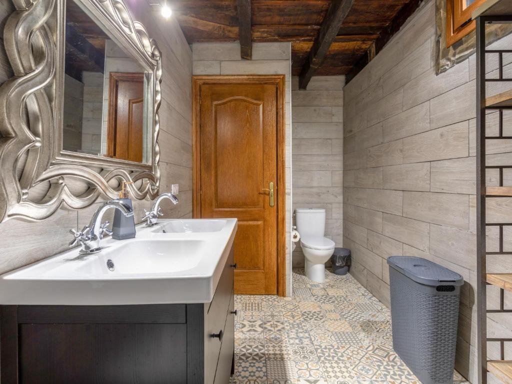 Koupelna v ubytování Chalet Villa Torrita by Interhome