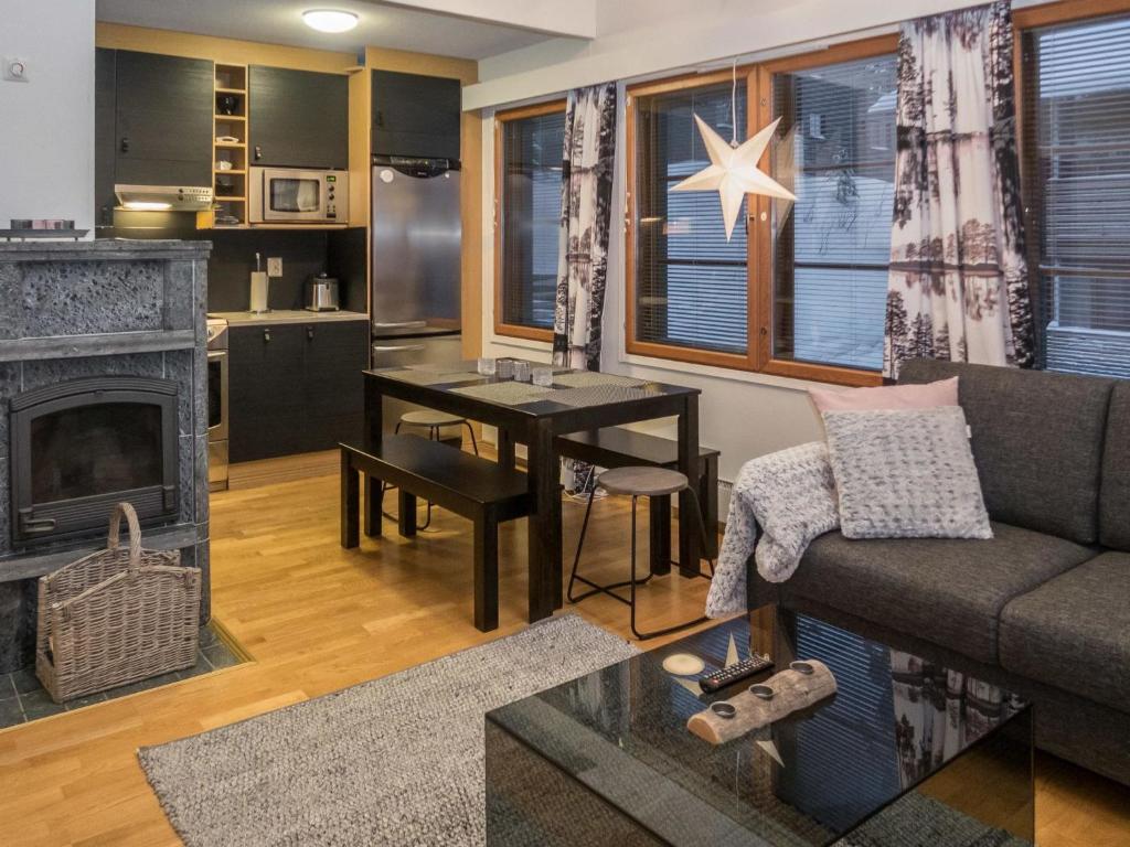 Кухня или мини-кухня в Holiday Home Karhunvartijan linna c24 by Interhome
