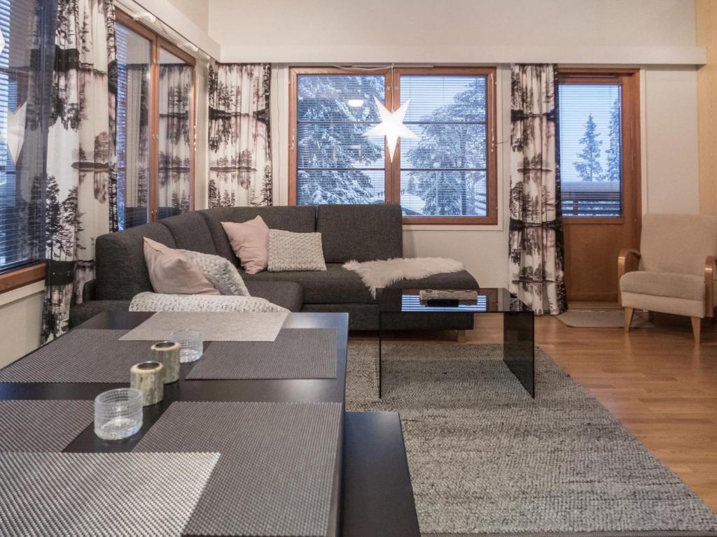 Гостиная зона в Holiday Home Karhunvartijan linna c24 by Interhome