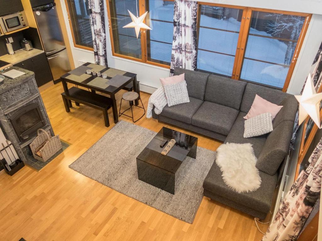 Гостиная зона в Holiday Home Karhunvartijan linna c24 by Interhome