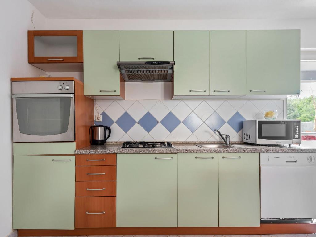 Fotografia z galérie ubytovania Enticing Apartment in Vir near Seabeach vo Viry