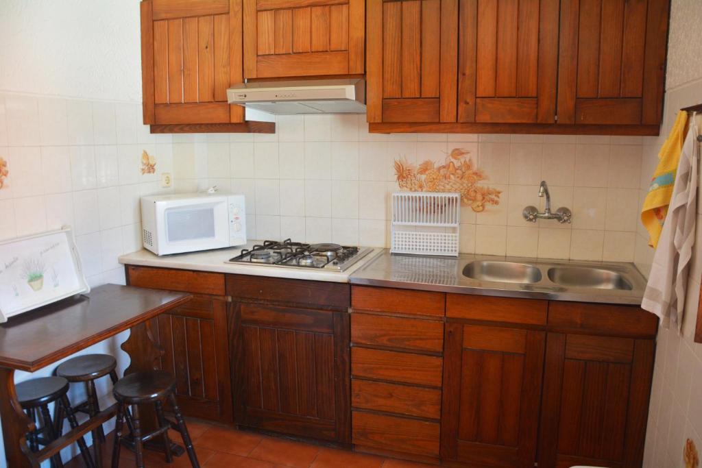 Kuchyň nebo kuchyňský kout v ubytování Apartamentos Cintra do Vale