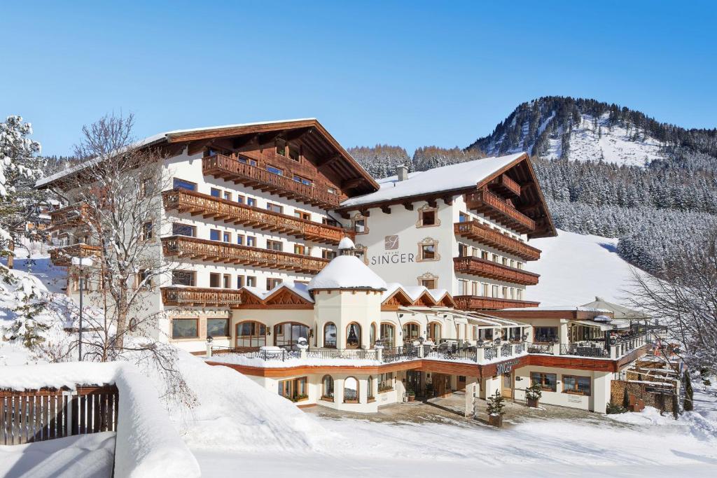 Nespecifikovaný výhled na hory nebo výhled na hory při pohledu z hotelu
