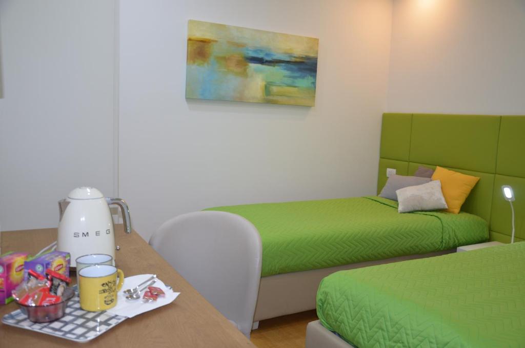 Postel nebo postele na pokoji v ubytování A Suites