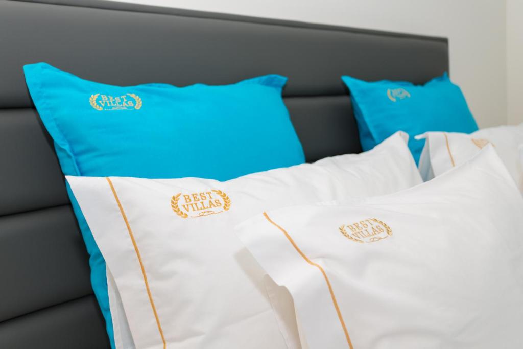 Uma cama ou camas num quarto em BestVillas Foz do Minho