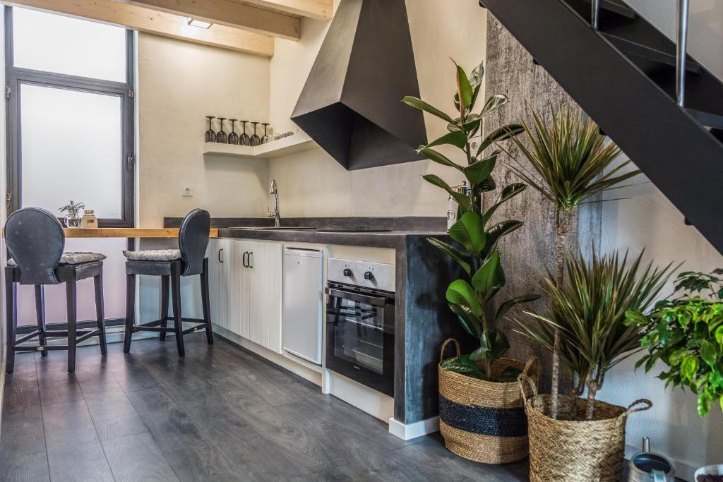 Η κουζίνα ή μικρή κουζίνα στο PomeGranate Suites