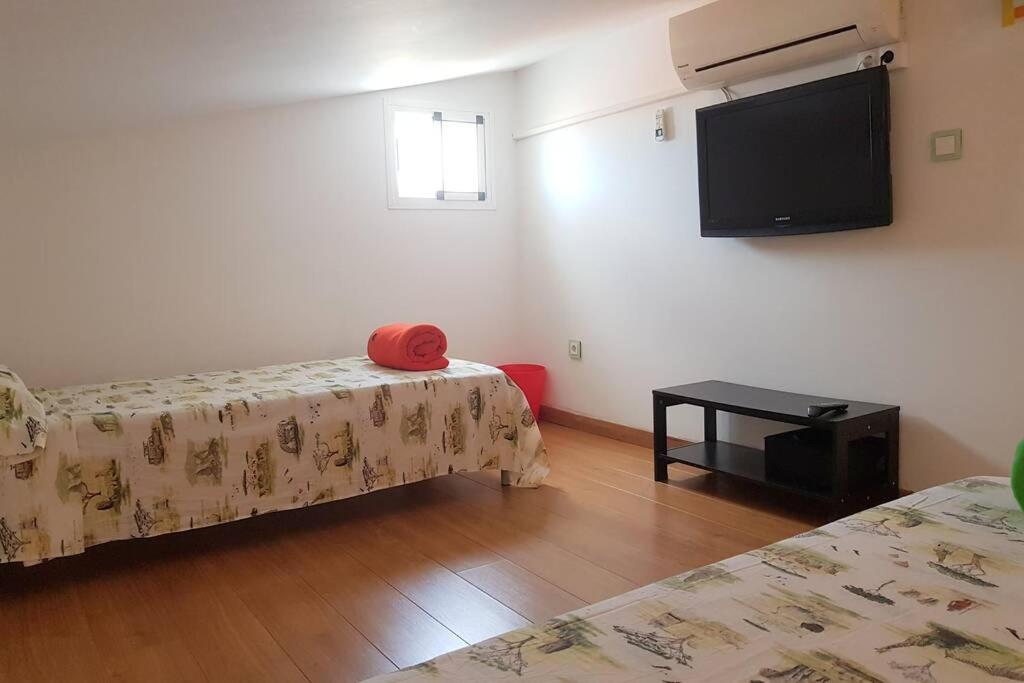 Postel nebo postele na pokoji v ubytování Sonora Aircon Bungalow 121