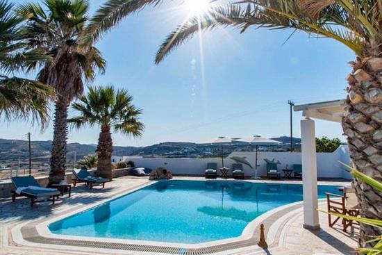 The swimming pool at or close to Villa Mina
