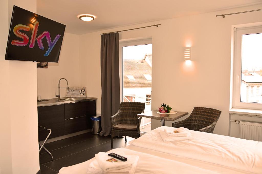 TV a/nebo společenská místnost v ubytování Hotel Walsroder Hof