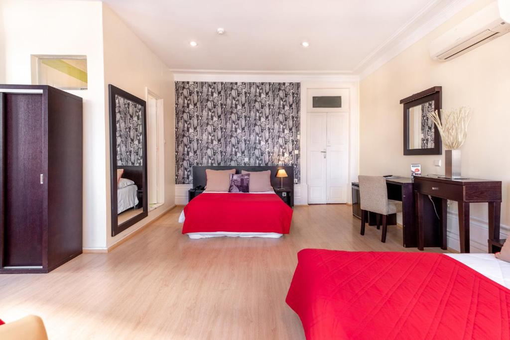 
Family Room (2 Adults + 3 Children up to 16 years old)
