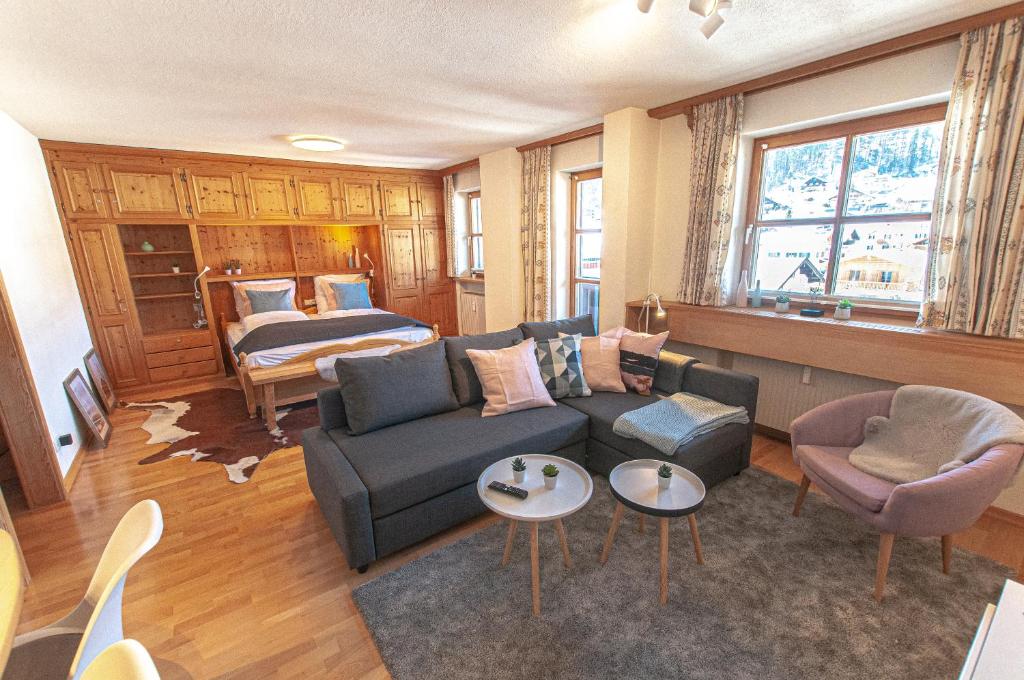 a living room with a couch and a bed at Ferienwohnung "Freihauswinkl" in Bad Wiessee