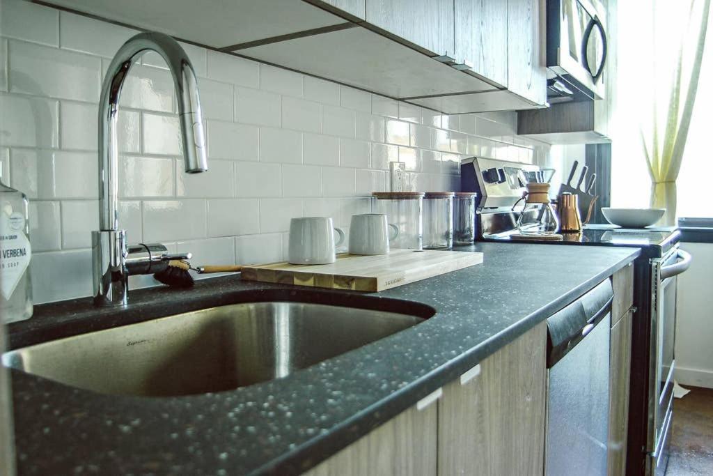 Rail Park Downtown Studio, Amazing Views, CONTACTLESS CHECK-IN - Apartamento
