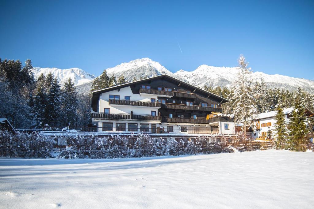 O vedere generală la munți sau o vedere la munte luată de la acest apartament