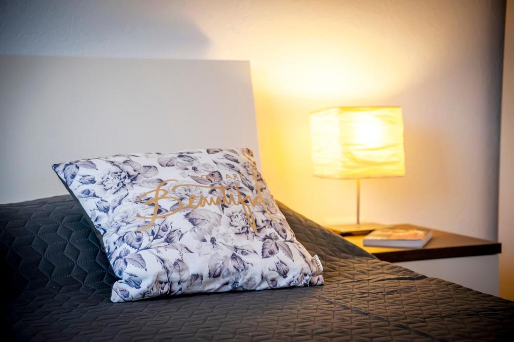 Postel nebo postele na pokoji v ubytování F&R Apartments