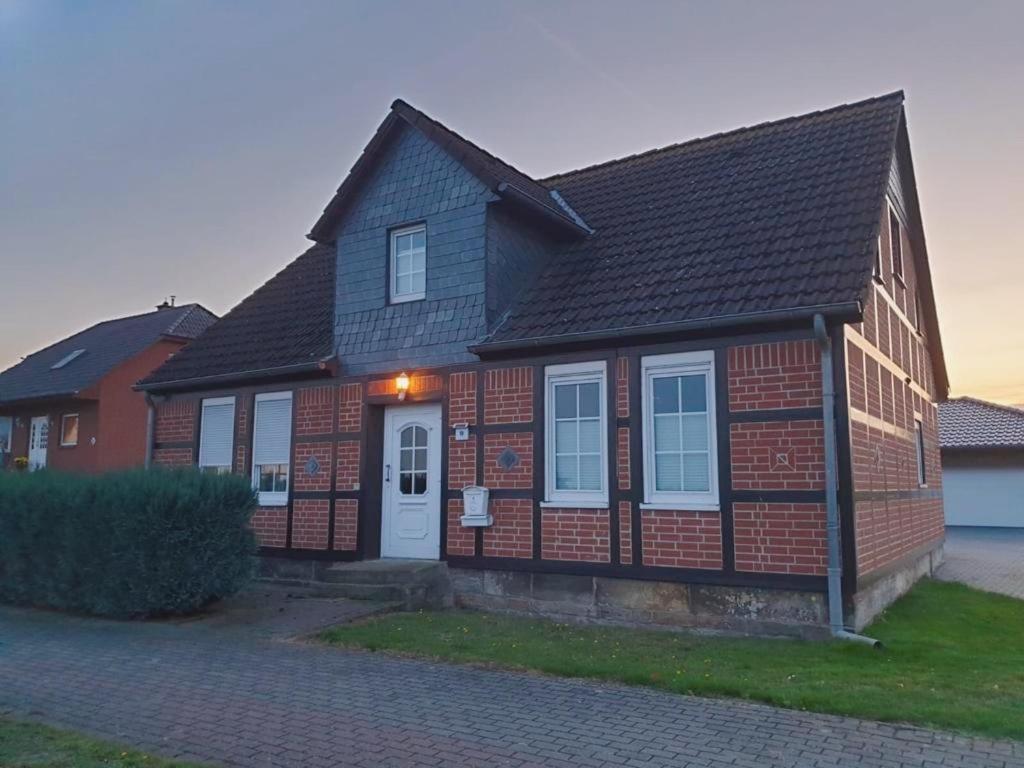a brown brick house with a white door at Idylle pur in der Nähe der Autostadt in Oebisfelde