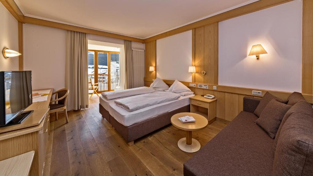 TV a/nebo společenská místnost v ubytování Hotel Post - OlangCard included