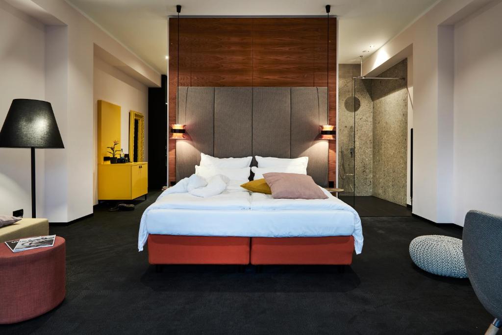 a bedroom with a large bed with a large headboard at Hotel Neuer Fritz in Berlin