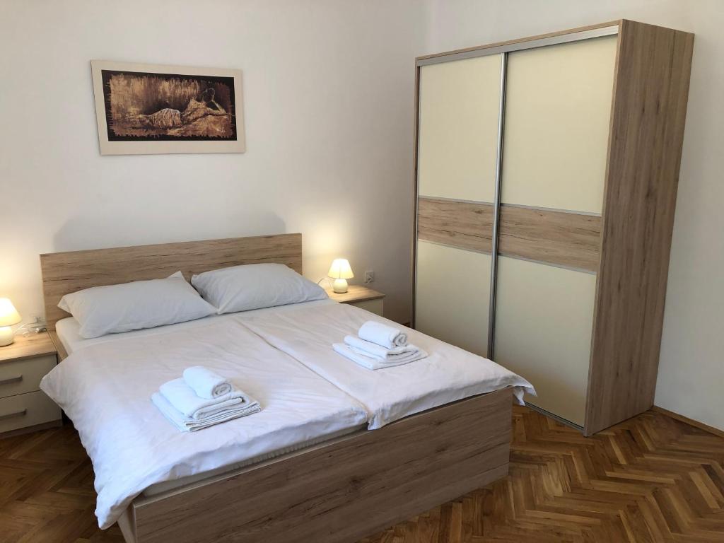 Postel nebo postele na pokoji v ubytování Apartments Mikelic