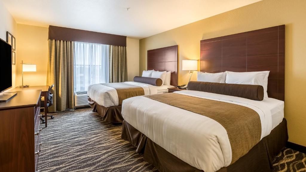 Cobblestone Hotel & Suites - Chippewa Falls - Deluxe Queensuite