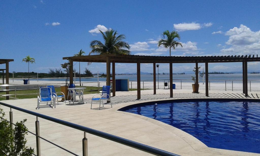  Flat com praia privativa e lazer total em Arraial