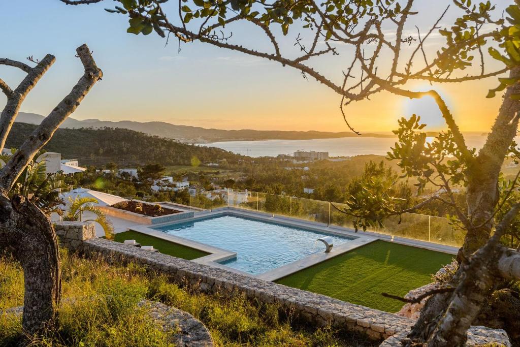 聖安東尼奧的住宿－Villa Sa Rota Luxury Sea Views，海景别墅 - 带游泳池