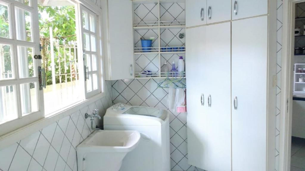  Casa em Ubatuba - Condomínio com acesso ao Rio Grande