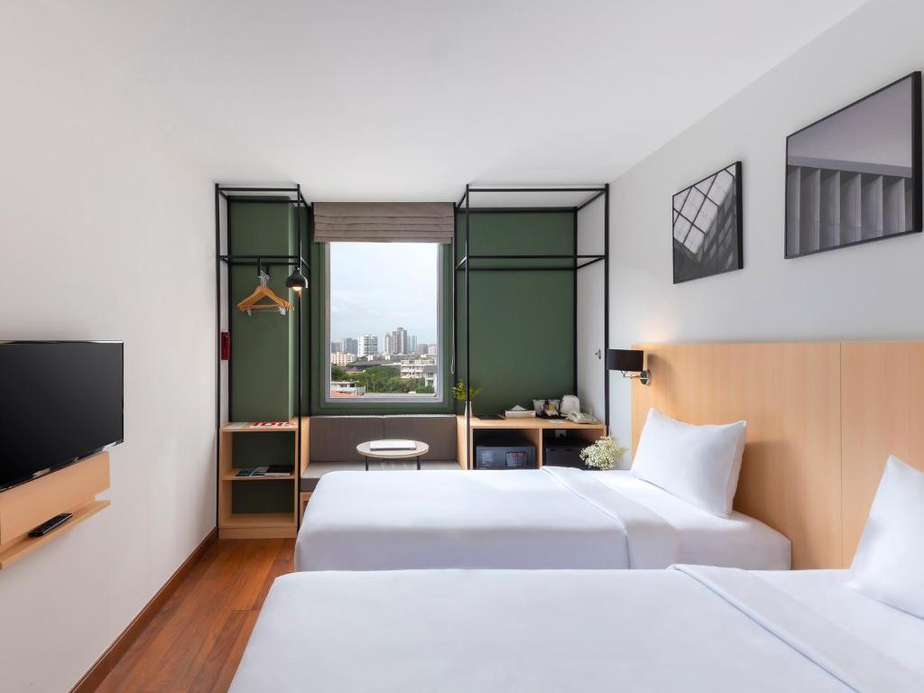ibis Bangkok Sathorn photo