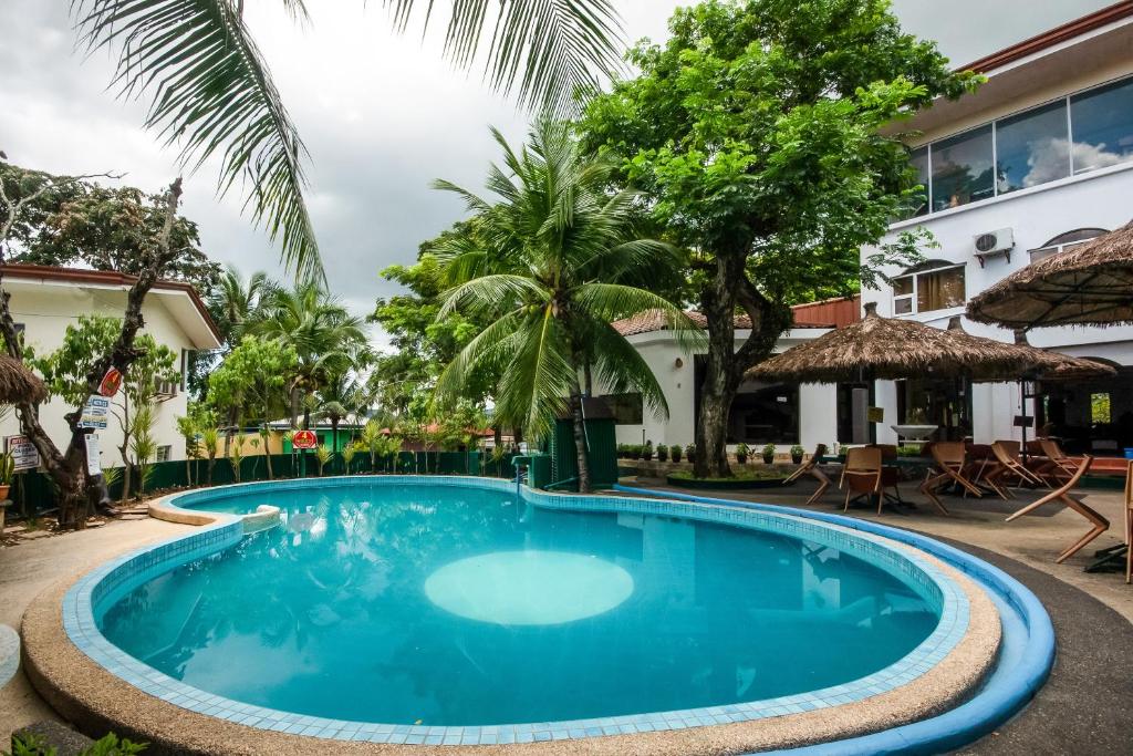 Bazén v ubytování Cebu Hilltop Hotel nebo v jeho okolí