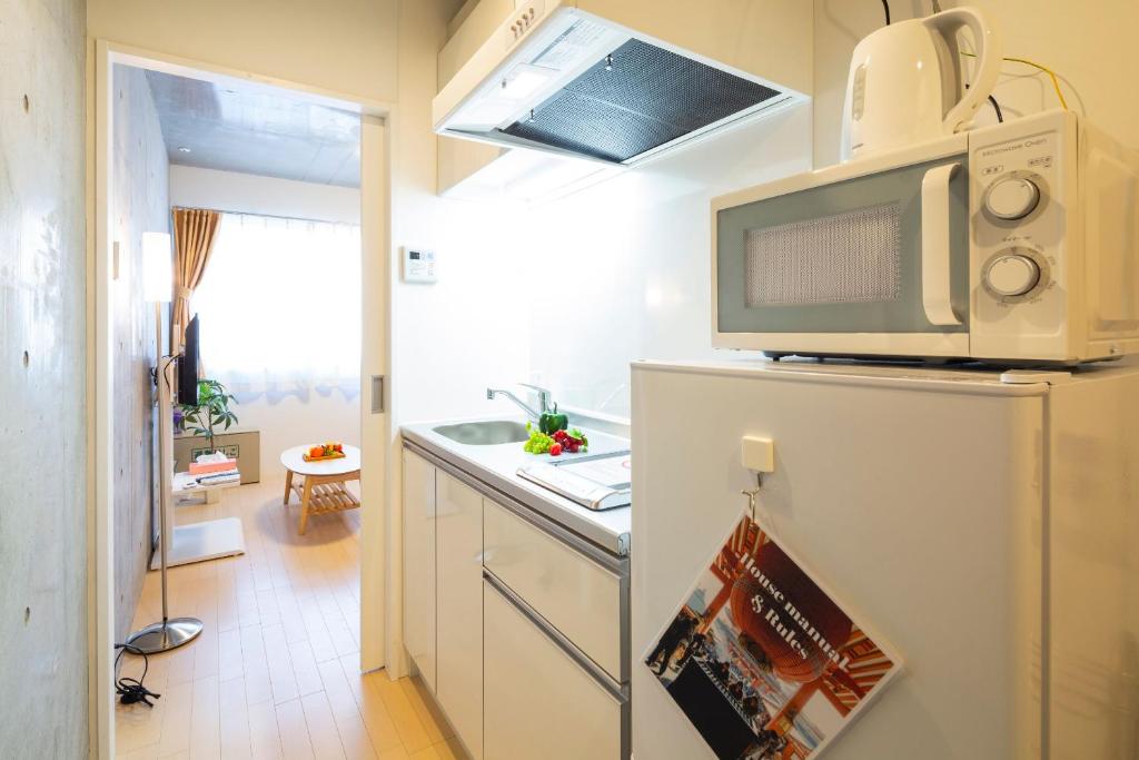 Kuchyň nebo kuchyňský kout v ubytování Laffitte Hirai Condominium Hotel