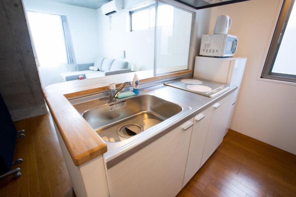 Kuchyň nebo kuchyňský kout v ubytování Laffitte Hirai Condominium Hotel