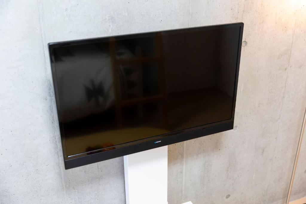 TV a/nebo společenská místnost v ubytování Laffitte Hirai Condominium Hotel