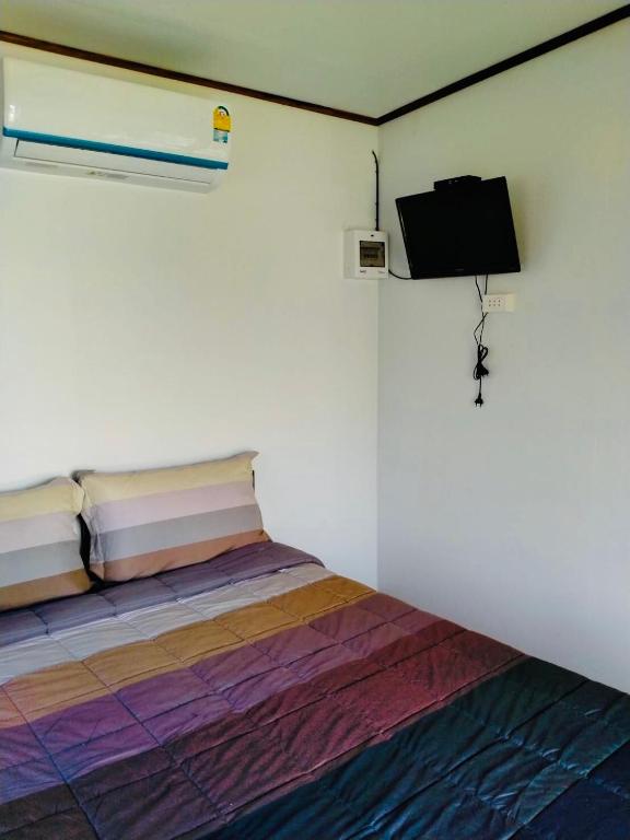 TV a/nebo společenská místnost v ubytování Thanorm Rak Resort